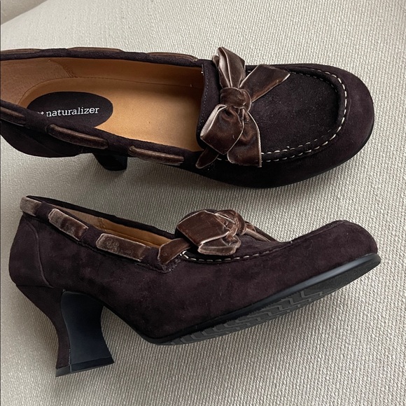 Naturalizer | Brown Suede Heels | Velvet Bow Detail | Size 10 | NWOT - Picture 4 of 12